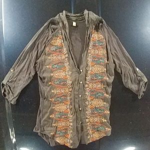 Fitted, button-down, embroidered shirt